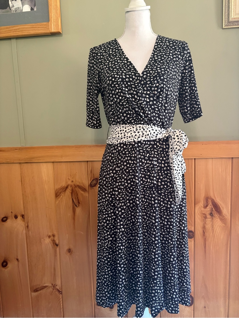 White House Black Market Black Wrap Midi Dress w/ Fabric Belt size 6